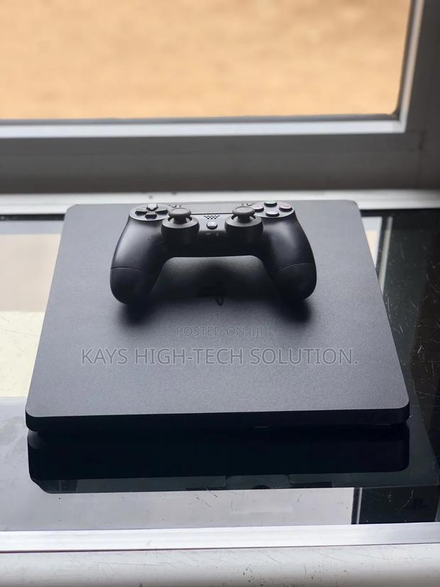 Ps4 Slim With 1 Controller (Fc 27, Gta v Other 18 Games) · Photo 2