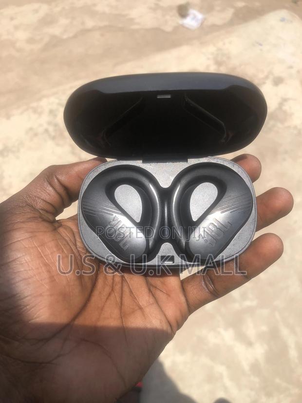 Preowned JBL Endurance Peak 2 Bluetooth Earbuds in Stock photo 2