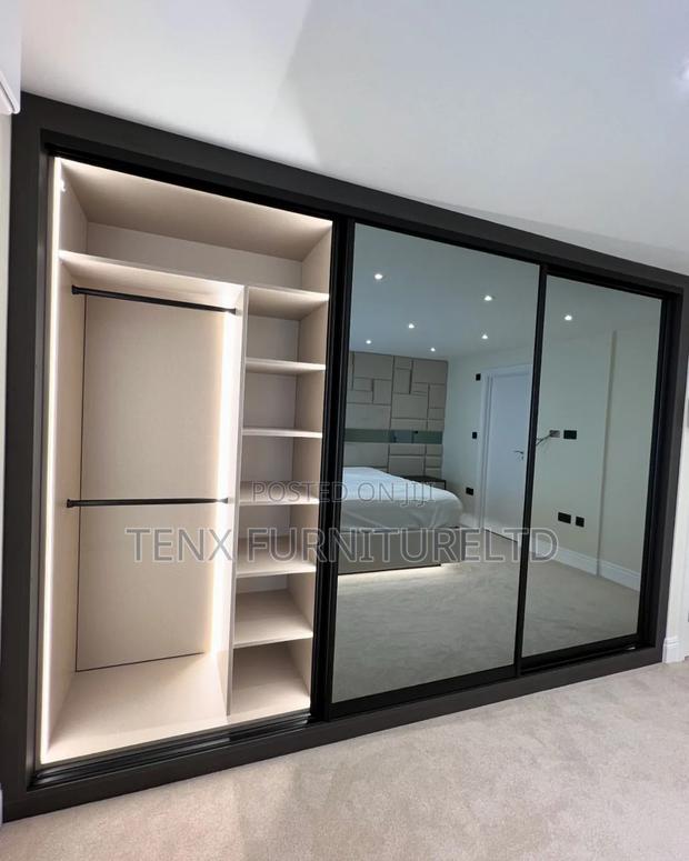 Wardrobe (Modular) With Glass Doors · Photo 2
