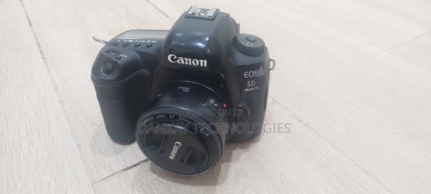 Canon 5d Mark Iv With 50mm Lens