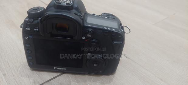 Canon 5d Mark Iv With 50mm Lens photo 4