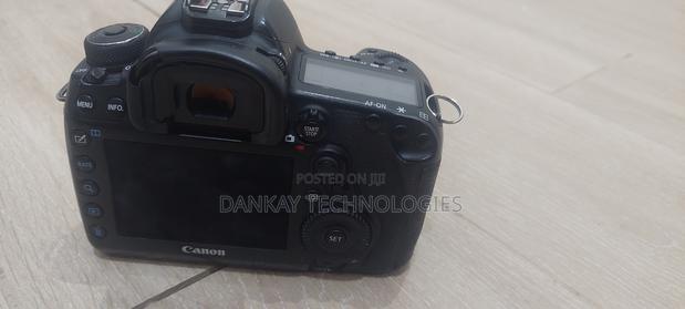Canon 5d Mark Iv With 50mm Lens photo 7