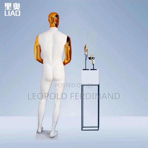 White and Gold Male Mannequins · Photo 4