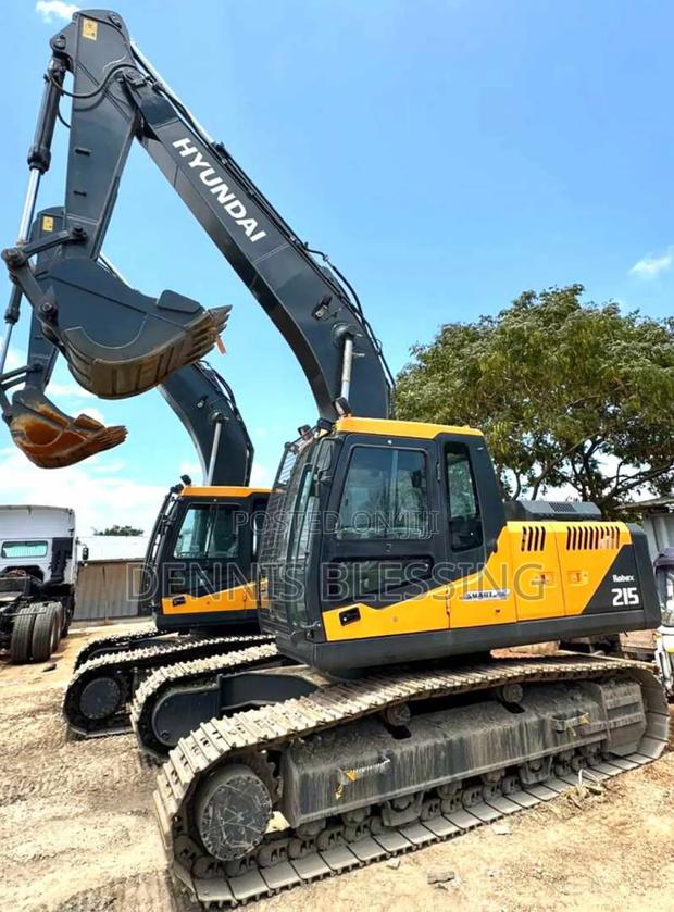 Hyundai Excavator · Photo 4