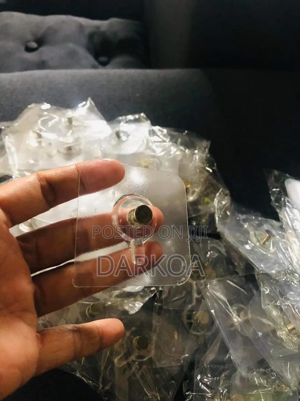 Adhesive Wall Nail/Screw · Photo 2