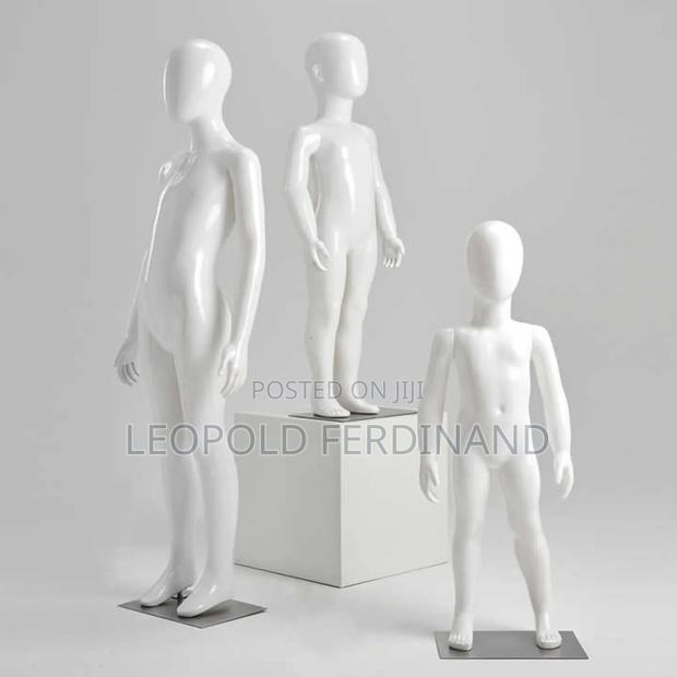 White Kid Mannequins · Photo 3