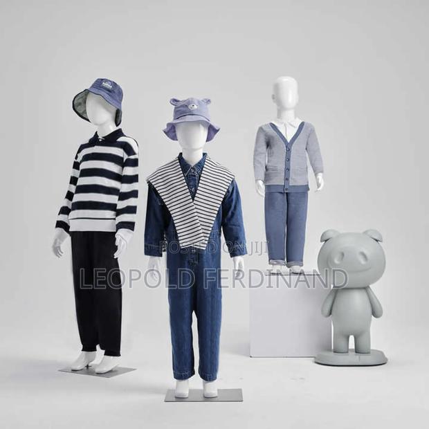 White Kid Mannequins · Photo 4