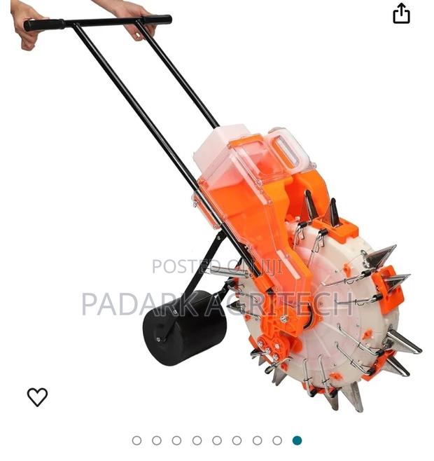 Seeder and Fertilizer Planter · Photo 2