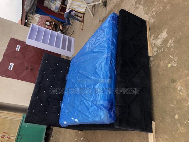 Fabric Bed With Mattres · Photo 1
