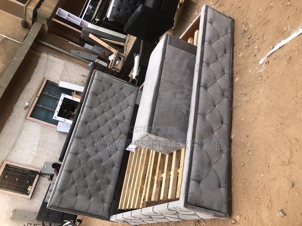 Queen Size Bed Ottoman · Photo 1