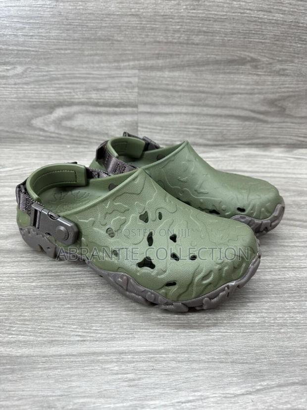 Crocs All Terrain Atlas Clogs Army · Photo 3