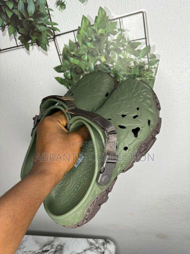 Crocs All Terrain Atlas Clogs Army · Photo 4