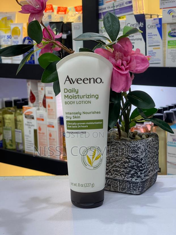 Aveeno. Daily Moisturizing BODY LOTION Nourishes Dry Skin · Photo 2
