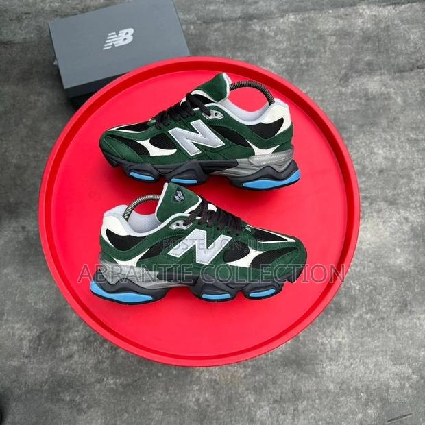 New Balance 9060 Forest Green · Photo 4