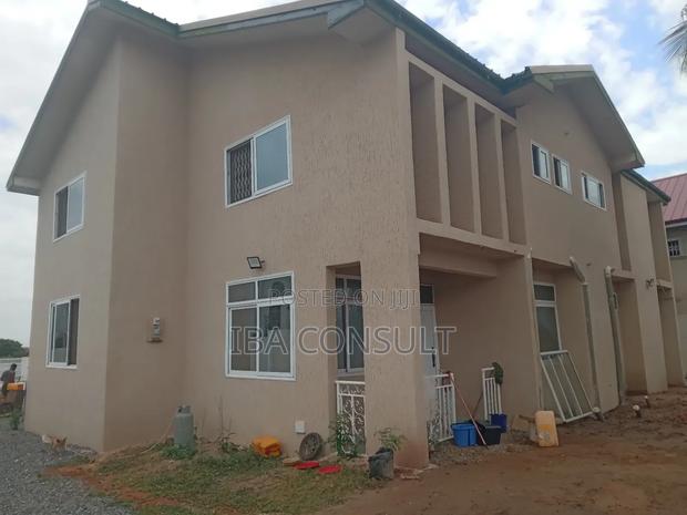 5bdrm House in Amrahia, Adenta for sale