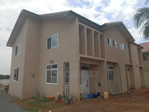 5bdrm House in Amrahia, Adenta for sale