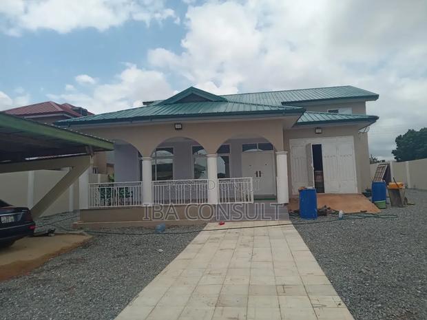 5bdrm House in Amrahia, Adenta for sale