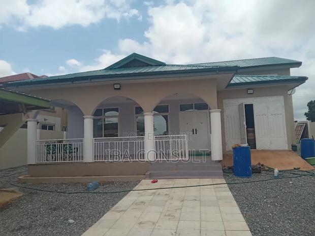 5bdrm House in Amrahia, Adenta for sale