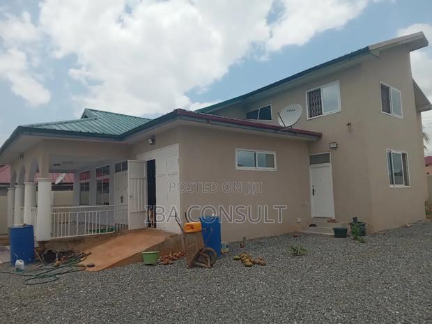 5bdrm House in Amrahia, Adenta for sale