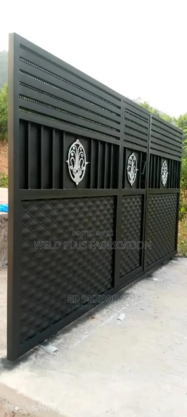 Fence Gate With Tough Galvanized Materials · Photo 2