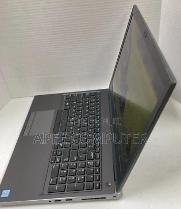 Laptop Dell Precision 7560 32GB Intel Xeon SSD 512GB · Photo 4