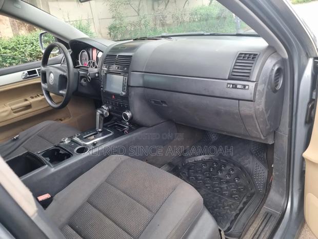 Volkswagen Touareg 2008 Gray