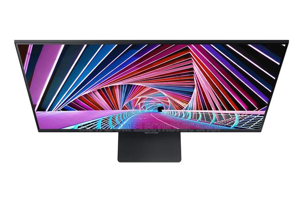 Computer 27” Samsung With Resolution · Photo 2