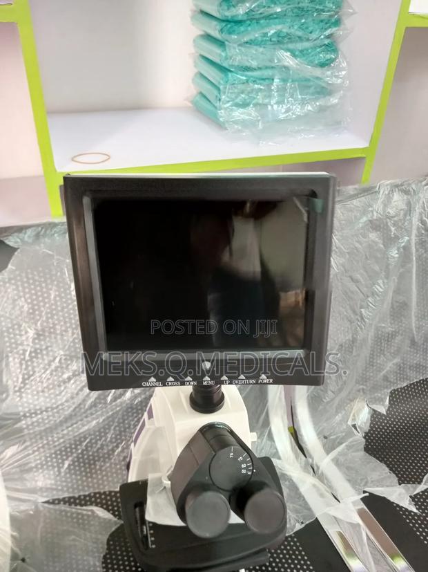 Microscope With Colored Screen · Photo 3