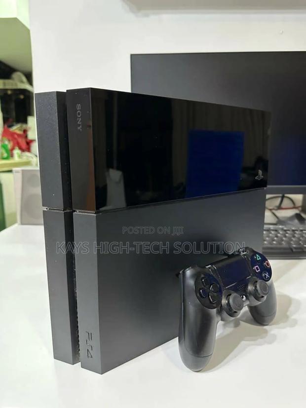 Ps4 Standard With 1 Controller(Fc 27, Gta v 10 Games) · Photo 3