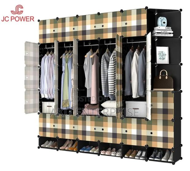 30 Cubes Plastic Wardrobe · Photo 2