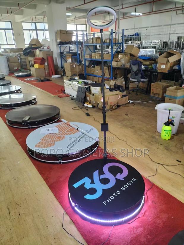 360 Photobooth With All Accessories · Photo 4