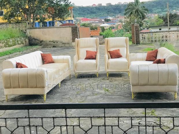 New High Quality Set Of Couch · Photo 3