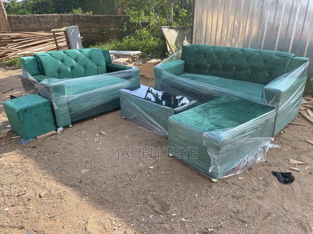 Green Fabric Sofa for Sale · Photo 2