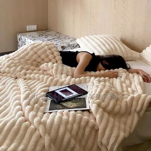 Luxury Blankets · Photo 3