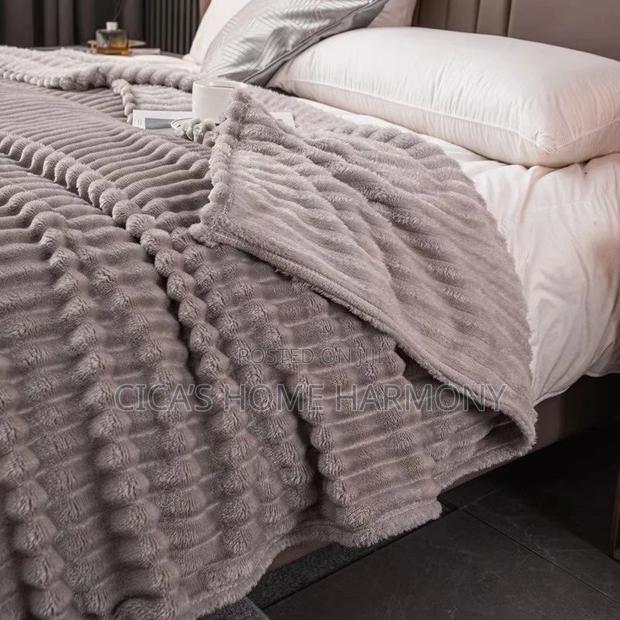 Luxury Blankets · Photo 4