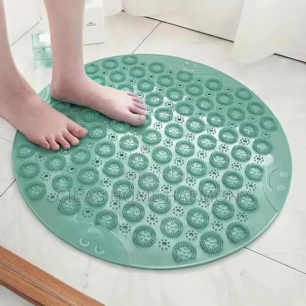 Bathroom Mat · Photo 1