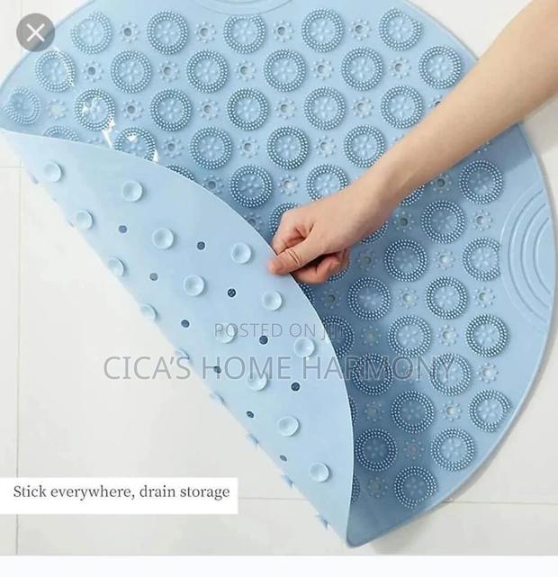 Bathroom Mat · Photo 2
