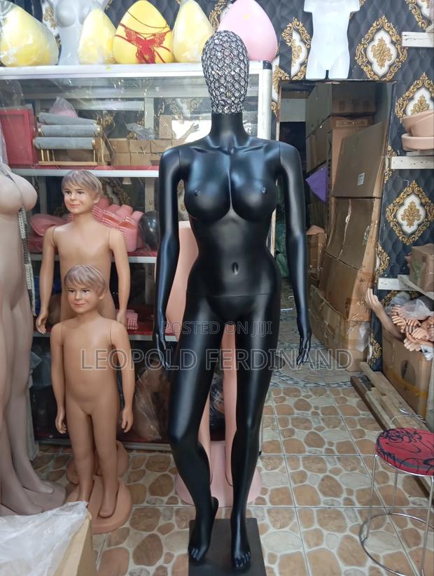 Black Matte Female Mannequins With Diamonds Stone Head · Photo 3