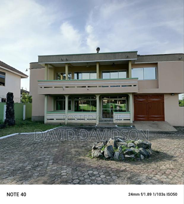 7bdrm House in 7 Bedroom House, Tema Metropolitan for rent · Photo 1