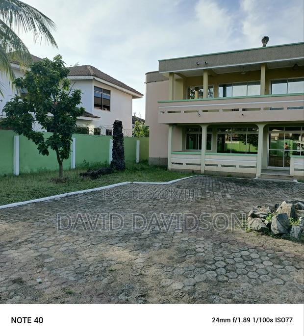 7bdrm House in 7 Bedroom House, Tema Metropolitan for rent · Photo 2