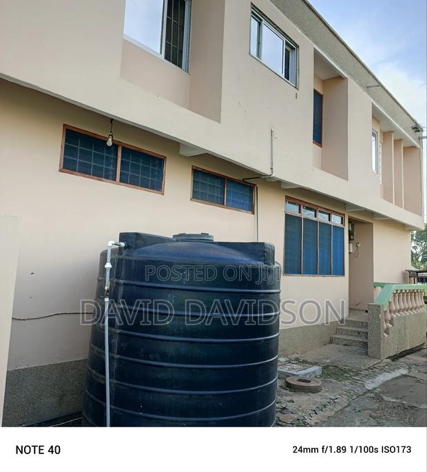 7bdrm House in 7 Bedroom House, Tema Metropolitan for rent · Photo 3