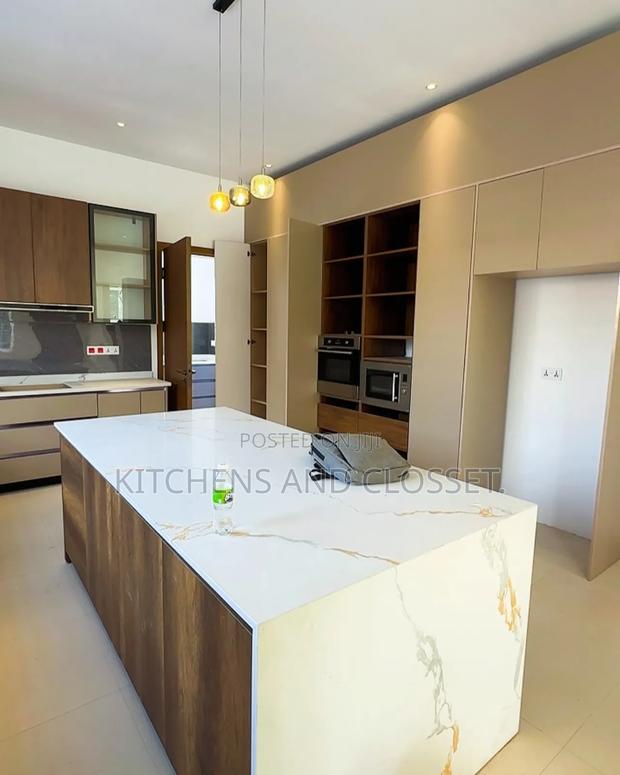 Modern Kitchen Capinent