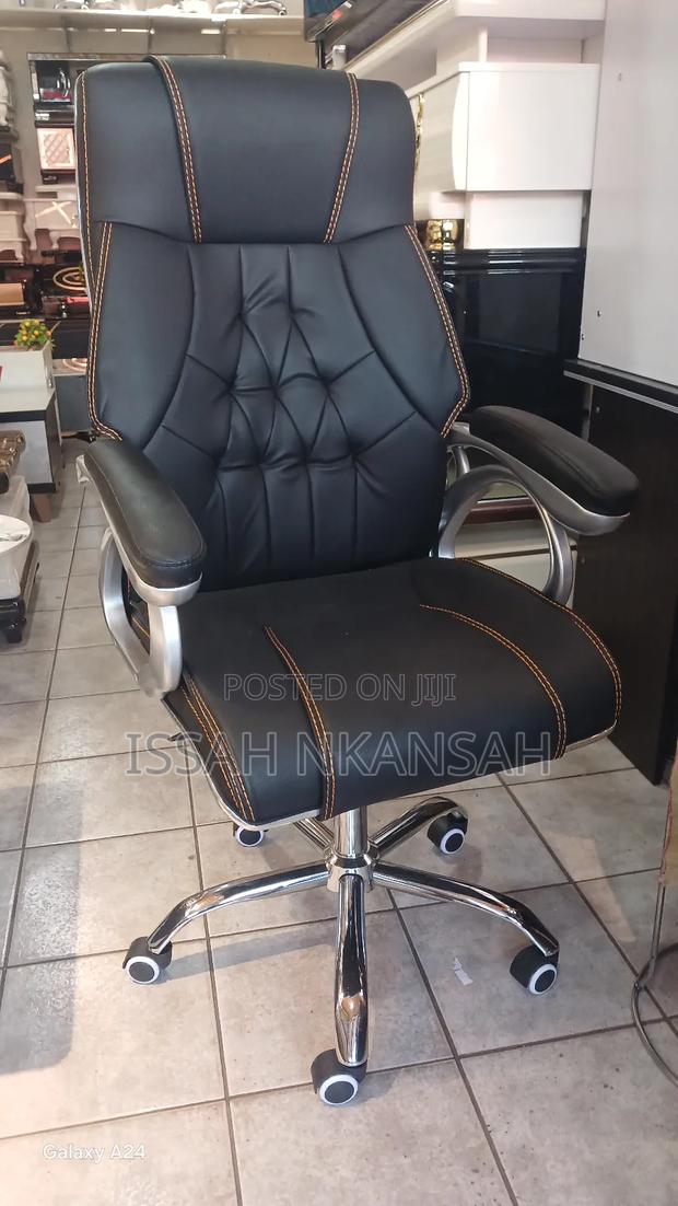 Executive Office Leather Office Chair · Photo 1
