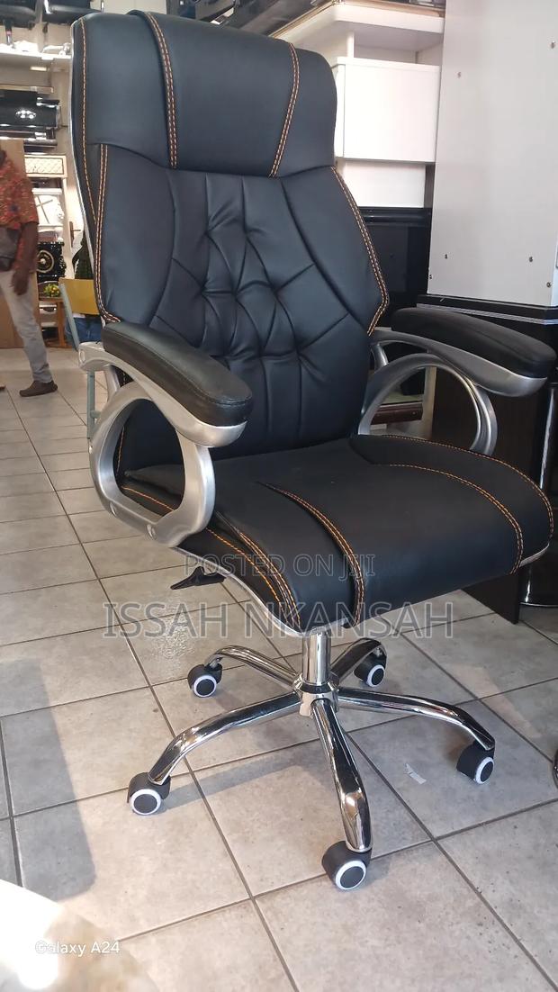 Executive Office Leather Office Chair · Photo 2