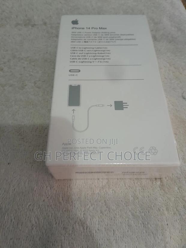 Durable Construction Fast Charger · Photo 2