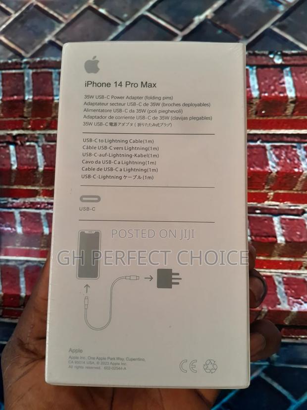 Optimized iPhone Fast Charging · Photo 2