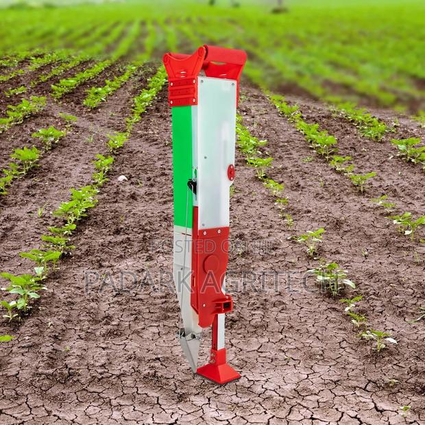 Mini Seeder. And Fertilizer Applicator · Photo 2