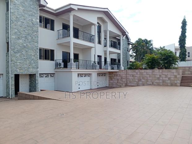 12bdrm Block of Flats in East Legon for rent photo 19