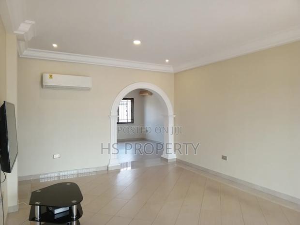 12bdrm Block of Flats in East Legon for rent photo 16