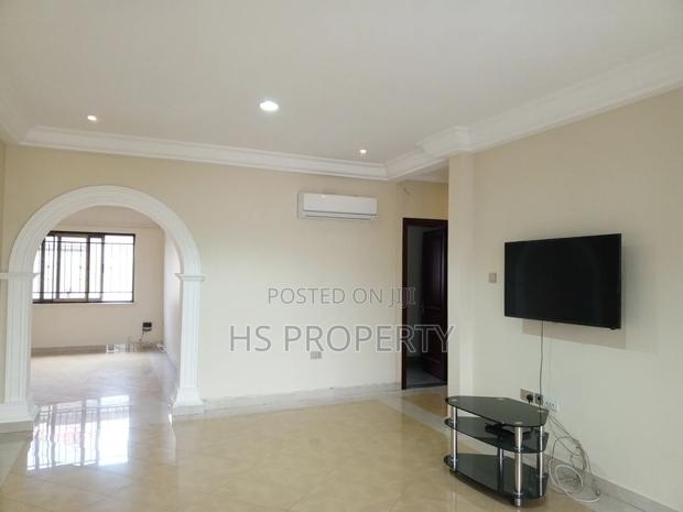 12bdrm Block of Flats in East Legon for rent photo 2